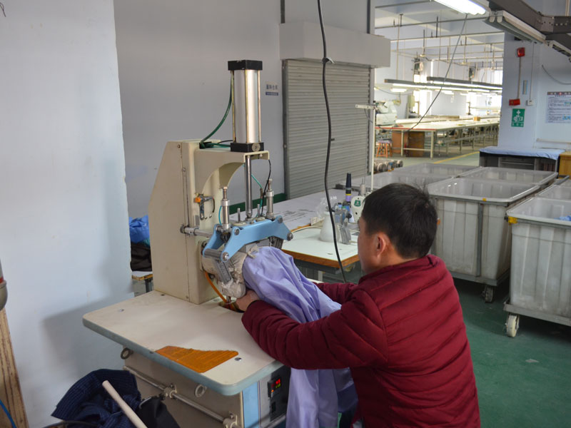 襯衫生產(chǎn)現(xiàn)場(chǎng)